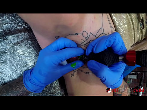 ❤️ Ekstrèmman tatoue hottie Sully Savage te fè yon tatoo sou klitoris li ❤ Jis pònografi nan pònografi ht.dreamlandpassionjourney.ru ️❤